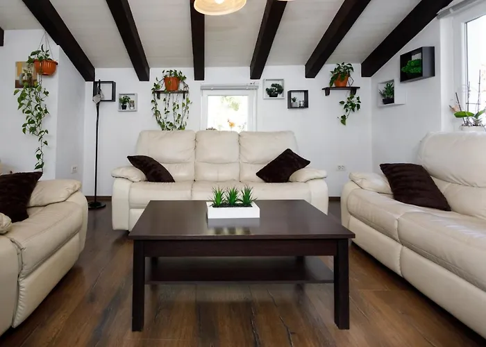 Rustic Evelin * Krk Town